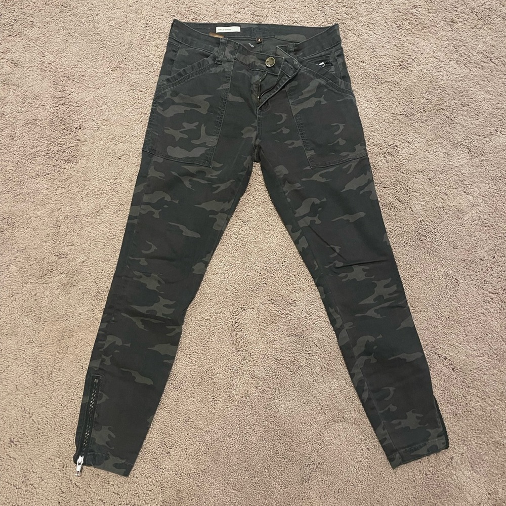 Kut from the Kloth camo ankle skinny with zippered sides.